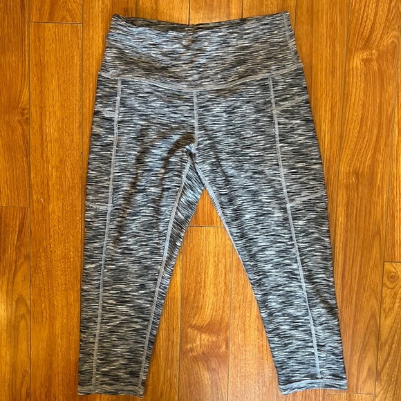 Grey Heather 3/4 leggings - Picture 2 of 2